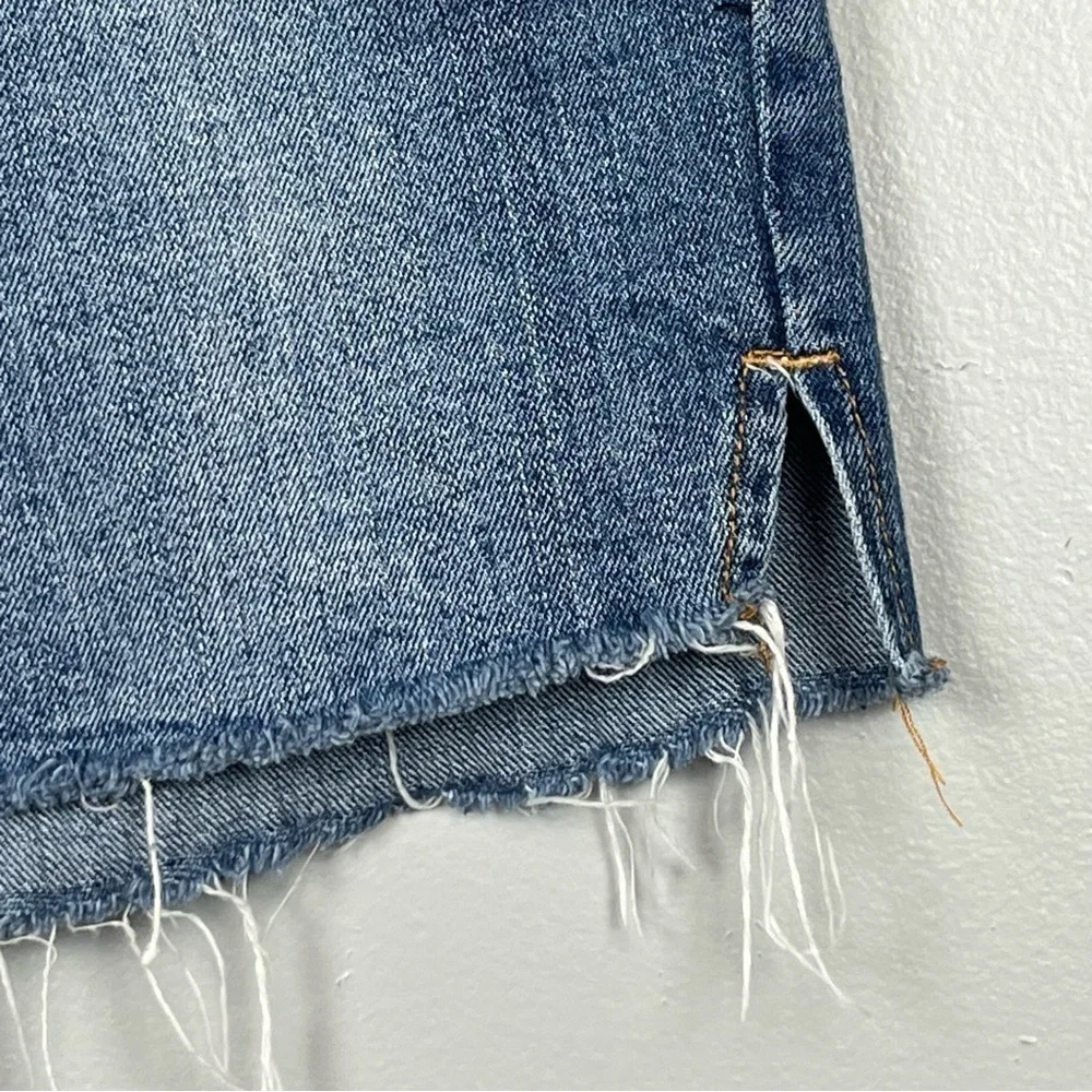 Sam Edelman The Derby distressed raw hem Bermuda Shorts, size 28.